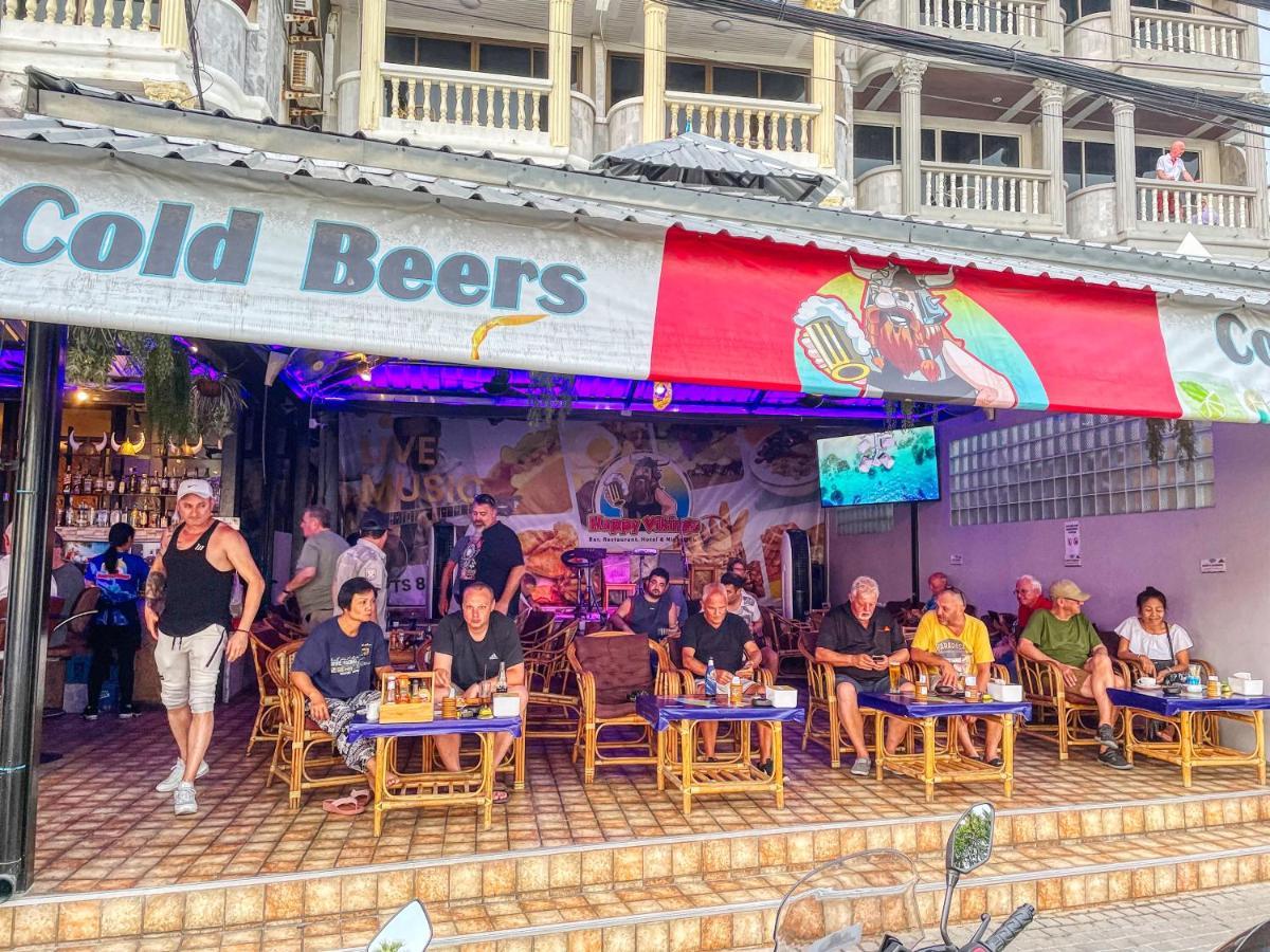 Happy Vikings - Beachfront Jomtien Beach Exterior photo