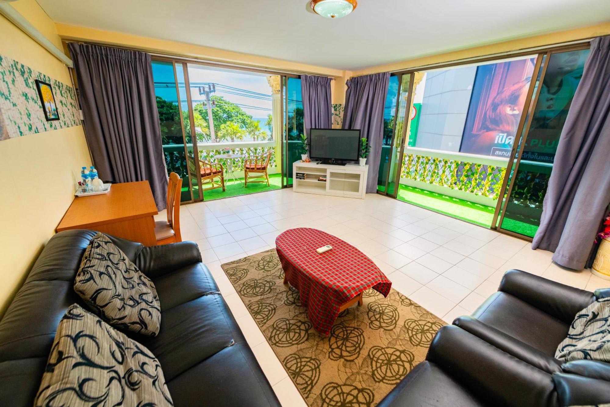Happy Vikings - Beachfront Jomtien Beach Room photo