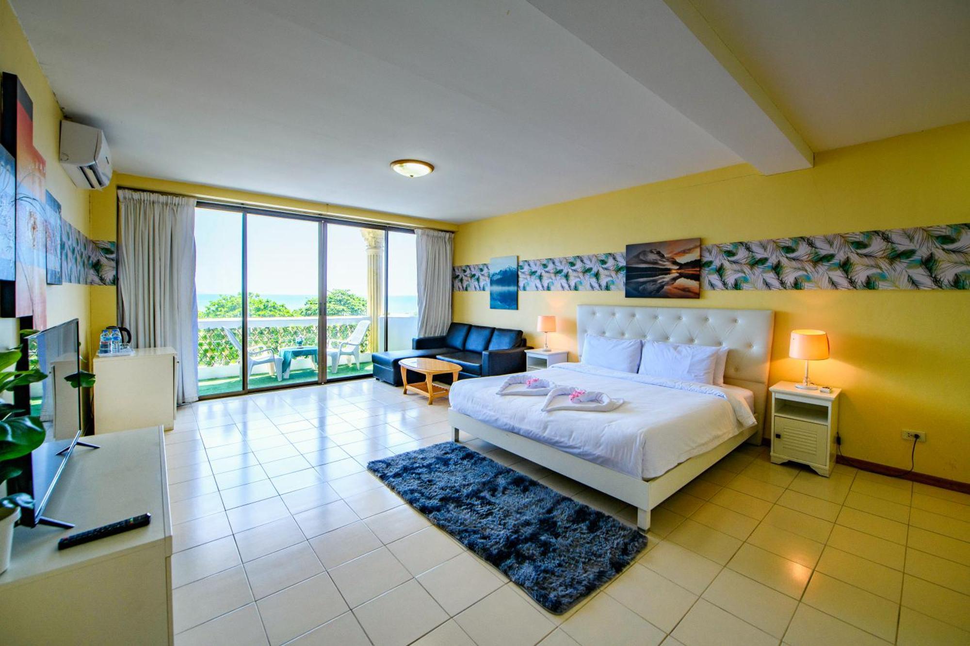 Happy Vikings - Beachfront Jomtien Beach Room photo